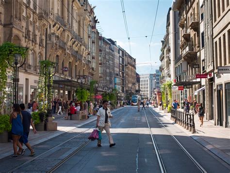 Shopping in Genevas Cosmopolitan Boutiques